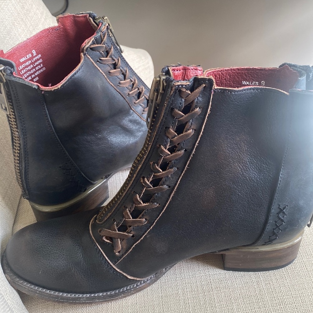 Freebird black boots size 9